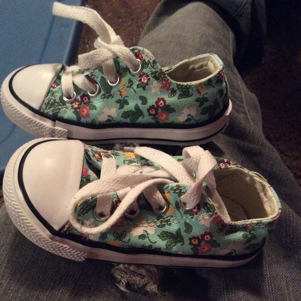 Toddler Blue floral Converse All Star 6c